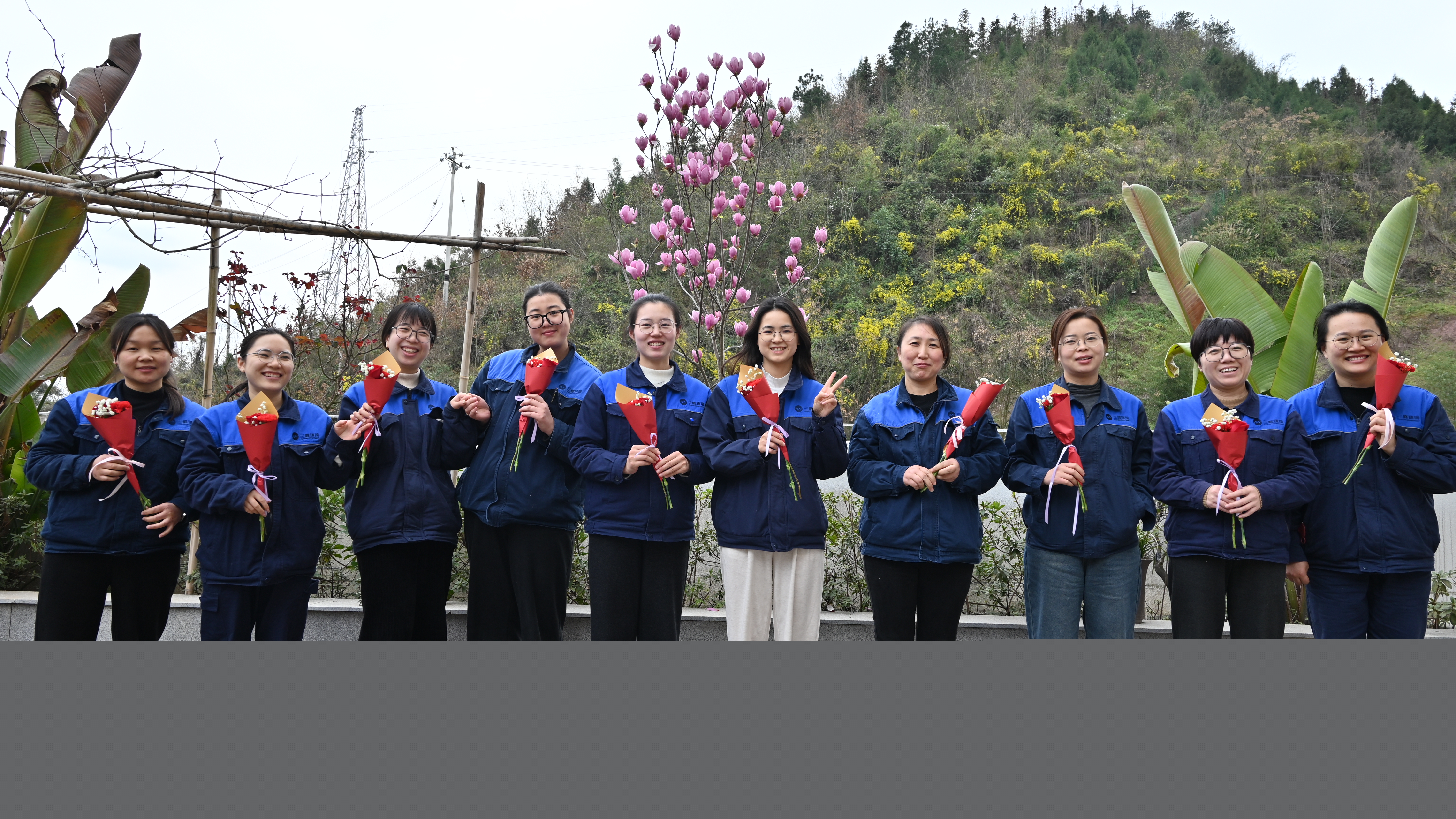 合影2.JPG 合影2.JPG